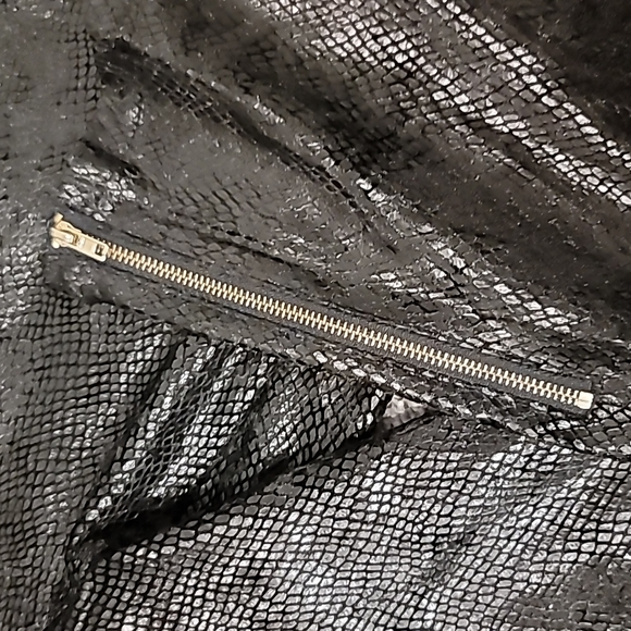 Faux Leather Leggings - Picture 2 of 3